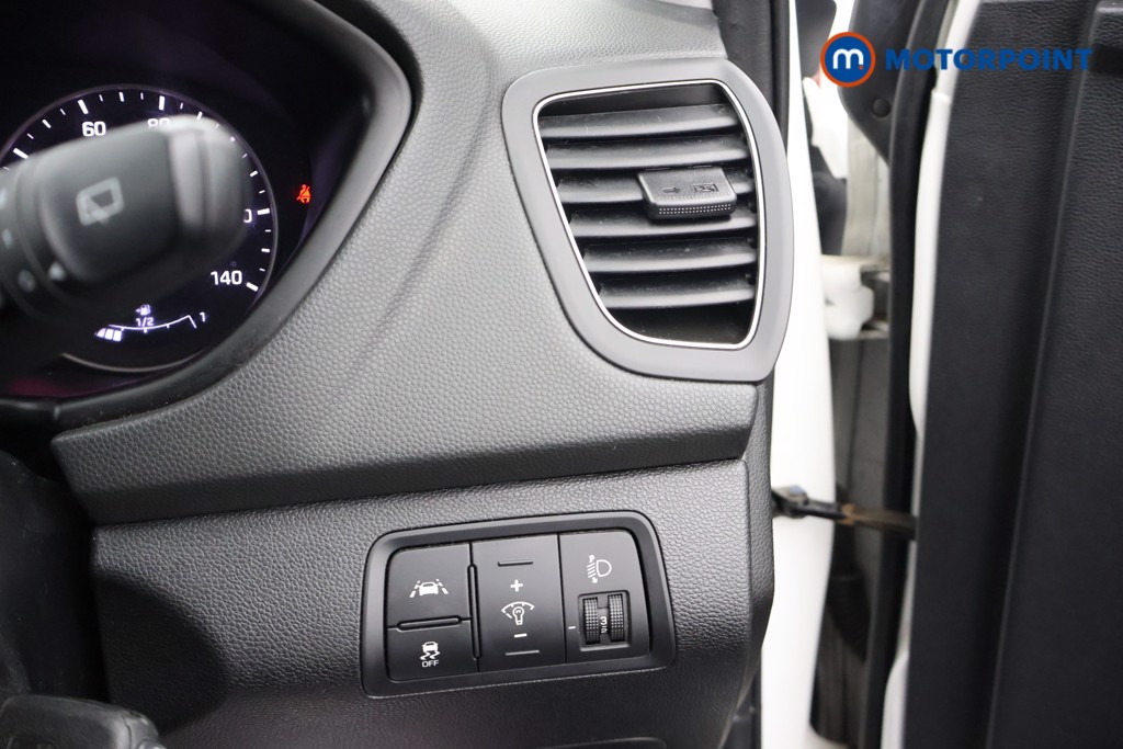 Hyundai I20 Play Manual Petrol Hatchback - Stock Number (1665503) - 7th supplementary image
