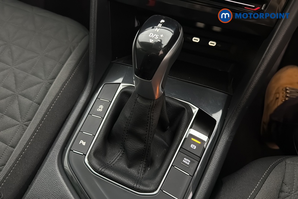 Volkswagen Tiguan Life Automatic Petrol SUV - Stock Number (1673957) - 15th supplementary image