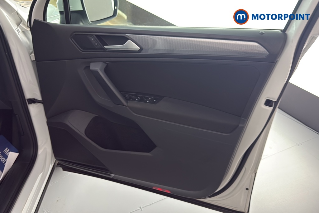 Volkswagen Tiguan Life Automatic Petrol SUV - Stock Number (1673957) - 18th supplementary image
