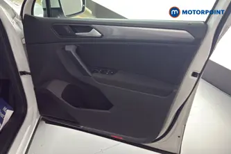 Volkswagen Tiguan Life Automatic Petrol SUV - Stock Number (1673957) - 18th supplementary image