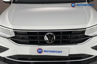 Volkswagen Tiguan Life Automatic Petrol SUV - Stock Number (1673957) - 43rd supplementary image