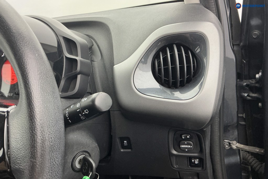 Toyota Aygo X-Play Manual Petrol Hatchback - Stock Number (1674400) - 21st supplementary image