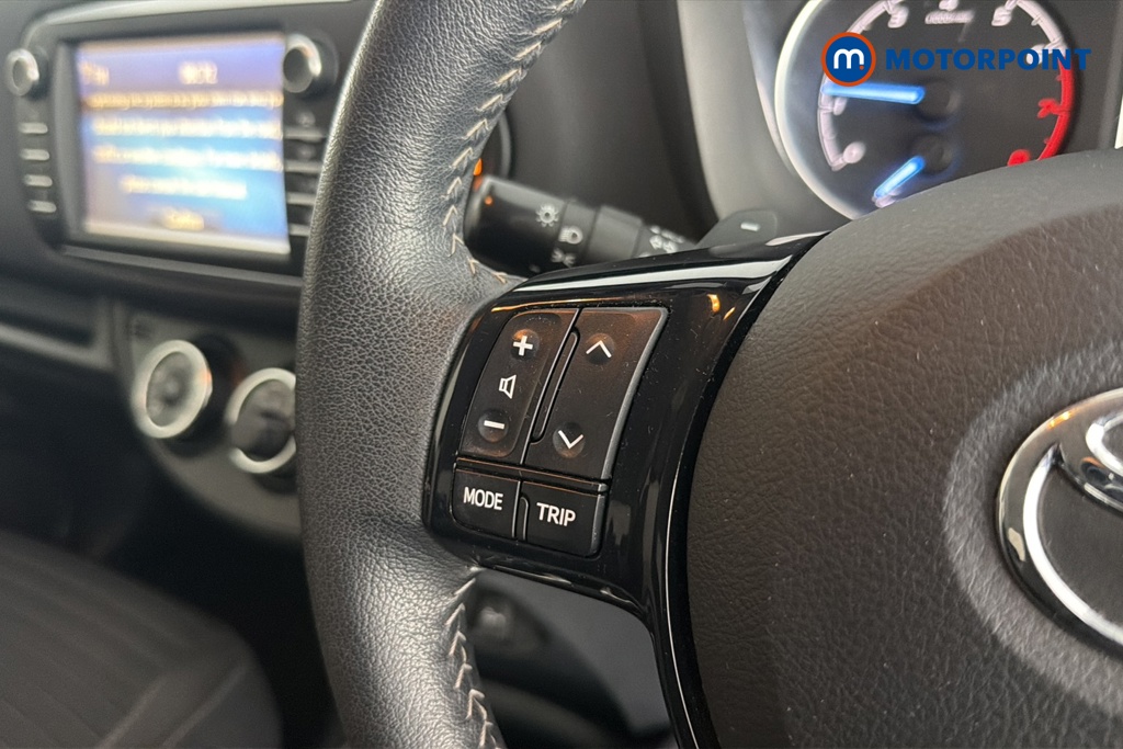 Toyota Yaris Design Automatic Petrol Hatchback - Stock Number (1675261) - 4th supplementary image