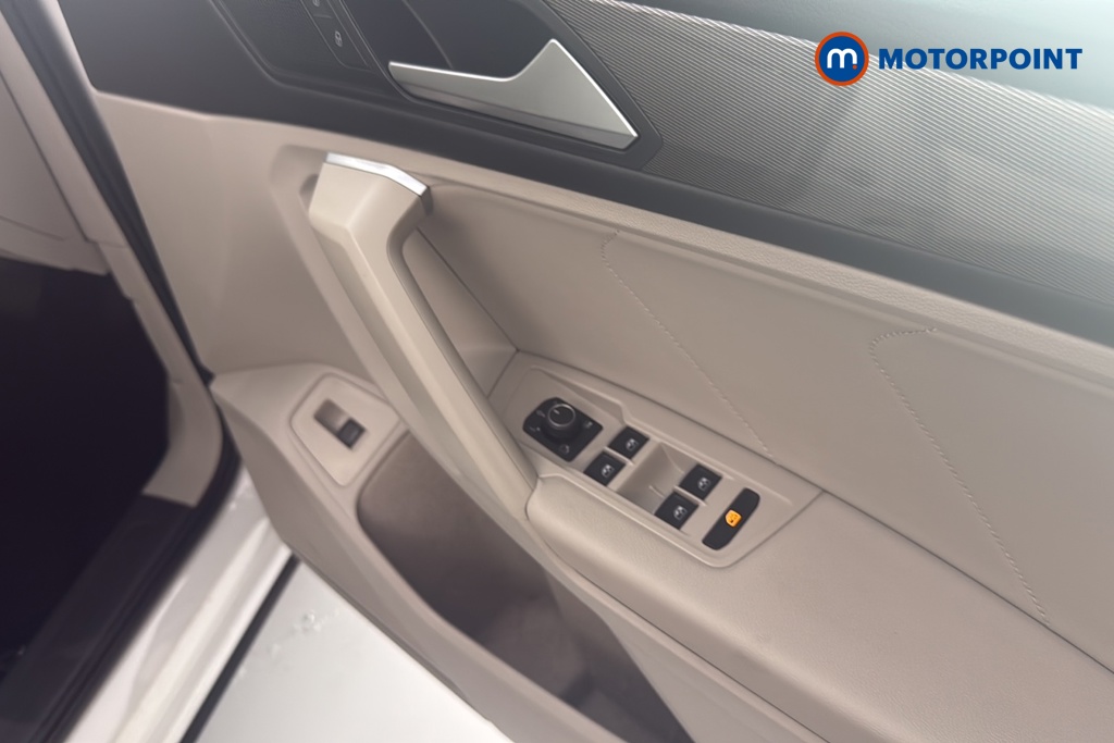 Volkswagen Tiguan Allspace Life Automatic Petrol SUV - Stock Number (1677356) - 19th supplementary image