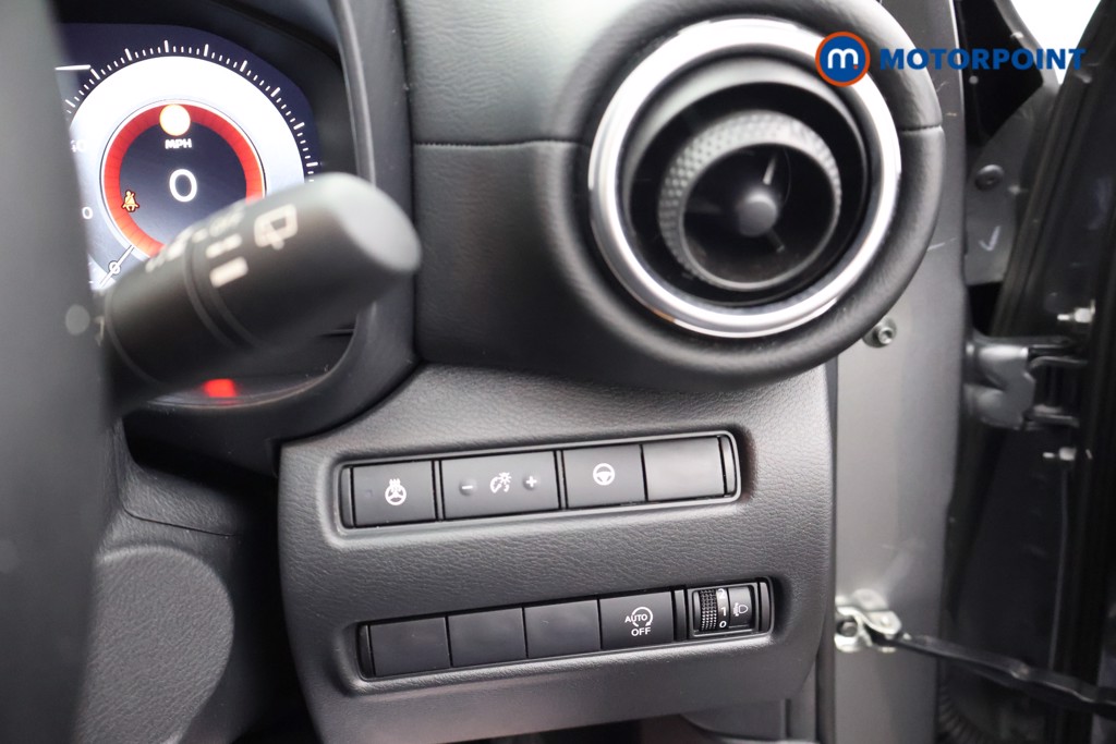 Nissan Juke Tekna Automatic Petrol SUV - Stock Number (1678586) - 7th supplementary image