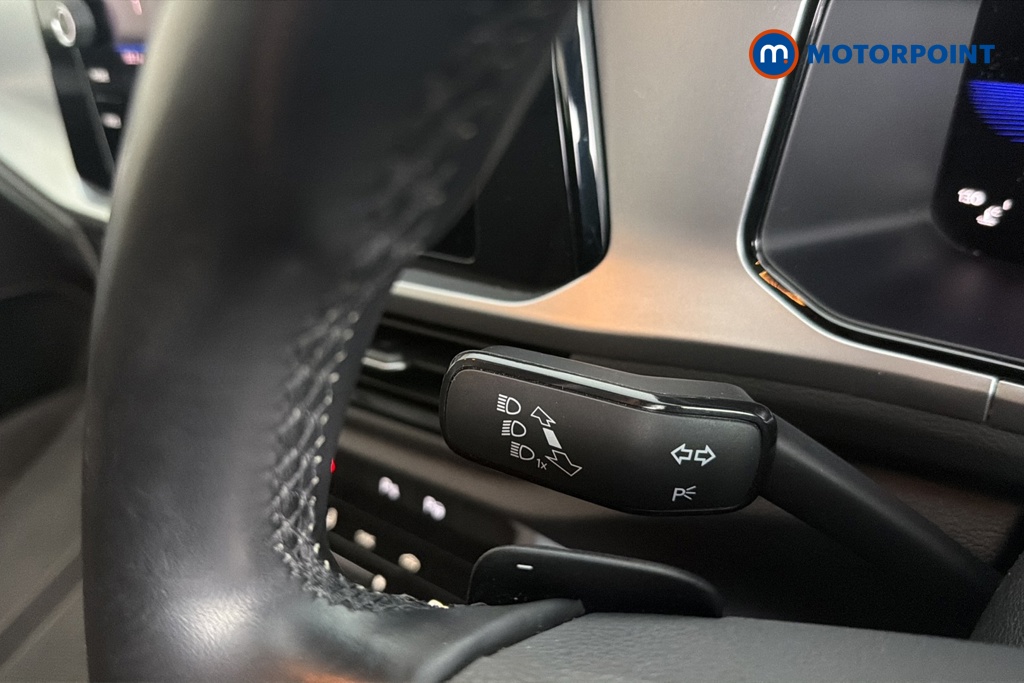 Volkswagen T-Roc Life Automatic Petrol SUV - Stock Number (1678753) - 5th supplementary image