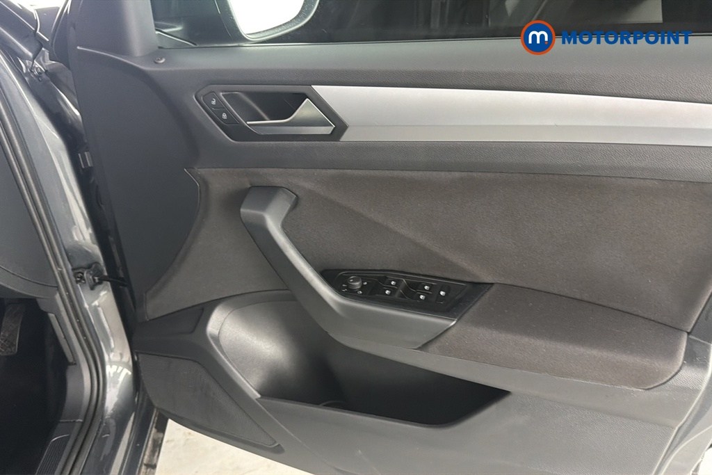 Volkswagen T-Roc Life Automatic Petrol SUV - Stock Number (1678753) - 18th supplementary image
