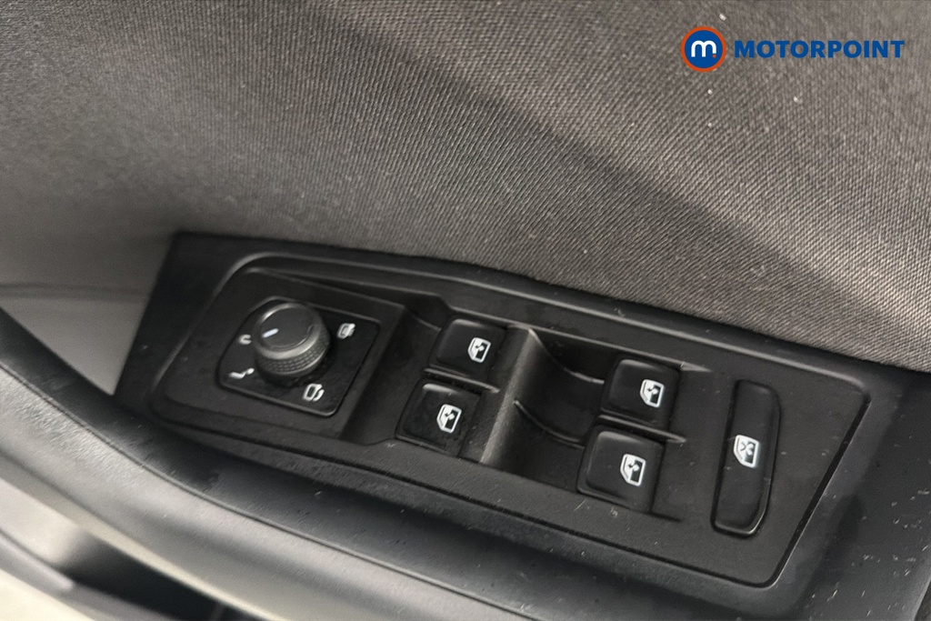 Volkswagen T-Roc Life Automatic Petrol SUV - Stock Number (1678753) - 19th supplementary image