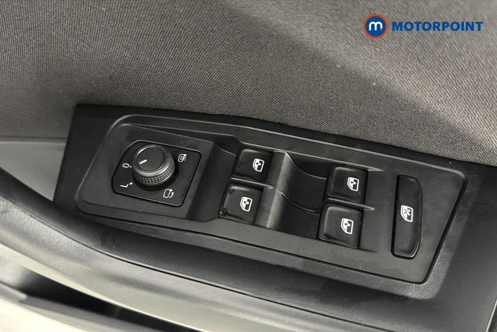 Volkswagen T-Roc Life Manual Petrol SUV - Stock Number (1679391) - 19th supplementary image