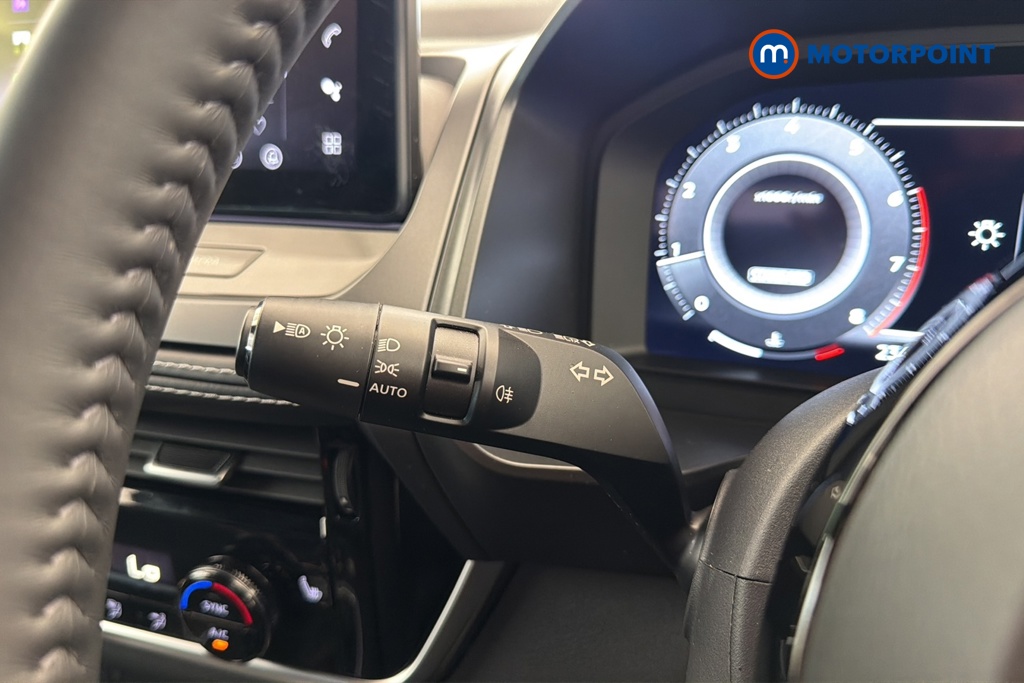 Nissan Qashqai Tekna Manual Petrol SUV - Stock Number (1680007) - 5th supplementary image