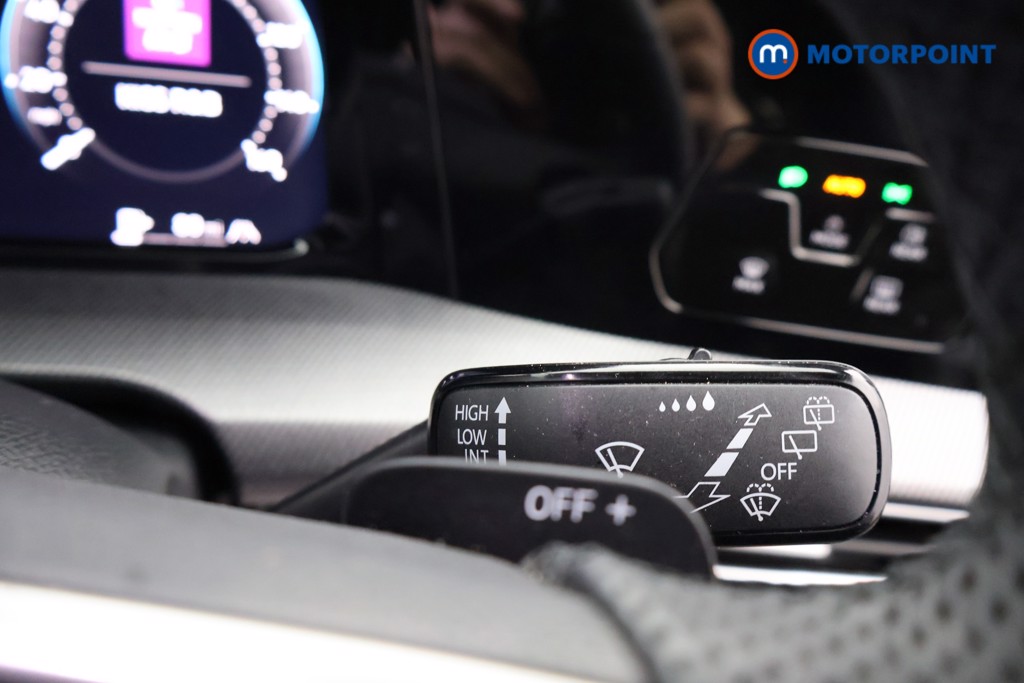 Volkswagen Golf R-Line Automatic Petrol Hatchback - Stock Number (1680363) - 6th supplementary image