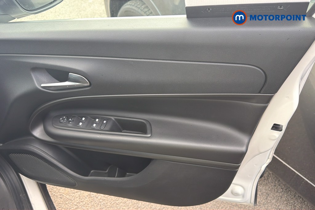 Jeep Avenger Altitude Manual Petrol SUV - Stock Number (1672038) - 2nd supplementary image