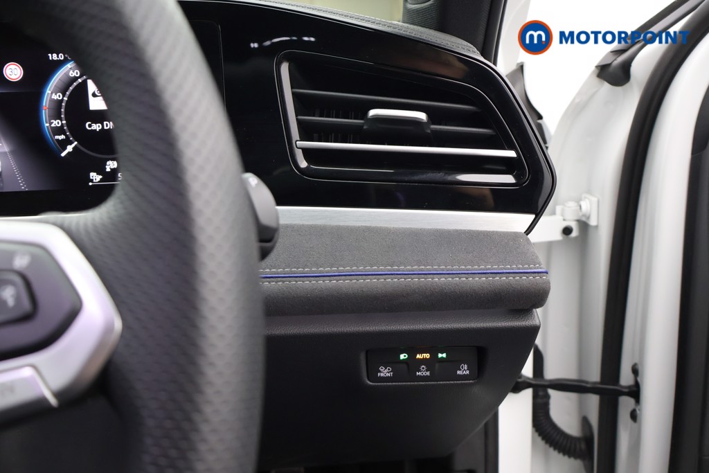 Volkswagen Passat R-Line Automatic Petrol Plug-In Hybrid Estate - Stock Number (1672190) - 9th supplementary image