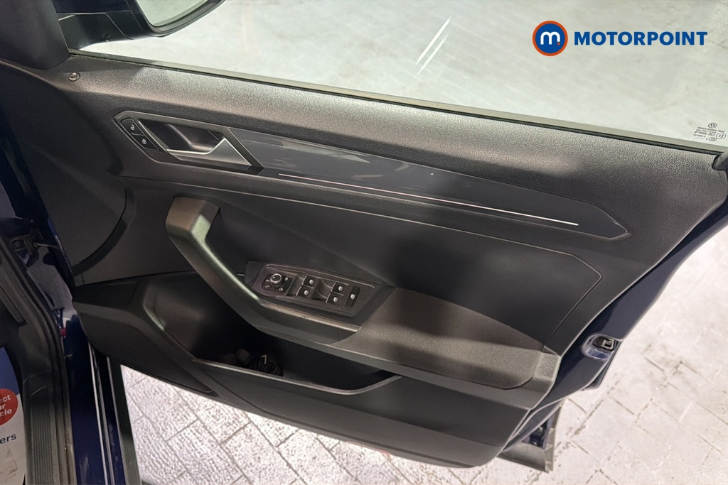 Volkswagen T-Roc SEL Manual Petrol SUV - Stock Number (1672591) - 18th supplementary image