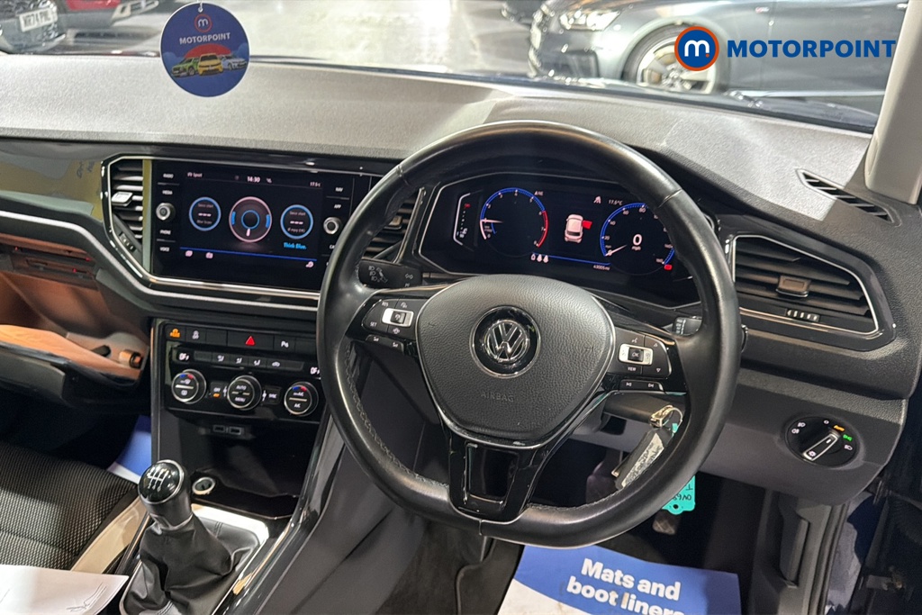 Volkswagen T-Roc SEL Manual Petrol SUV - Stock Number (1672591) - 1st supplementary image