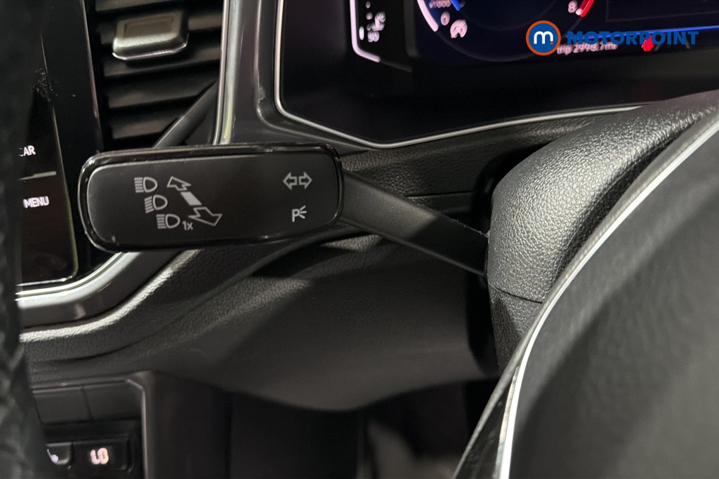 Volkswagen T-Roc SEL Automatic Petrol SUV - Stock Number (1676450) - 5th supplementary image