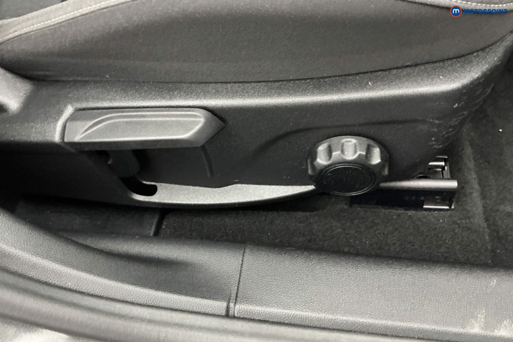 Ford Focus Zetec Manual Petrol Hatchback - Stock Number (1677120) - 25th supplementary image