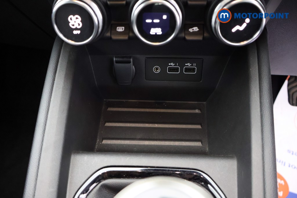 Renault Clio Evolution Manual Petrol Hatchback - Stock Number (1677839) - 14th supplementary image