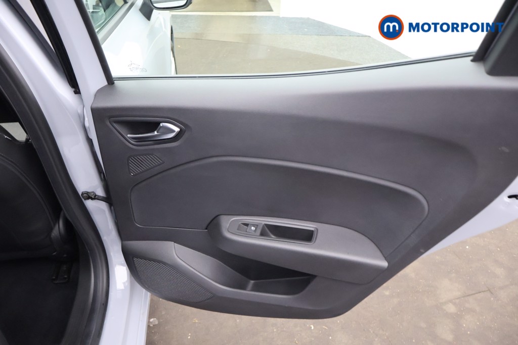Renault Clio Evolution Manual Petrol Hatchback - Stock Number (1677839) - 25th supplementary image