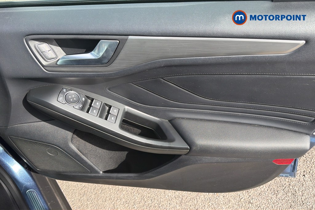 Ford Focus Titanium Manual Petrol Hatchback - Stock Number (1678280) - 1st supplementary image