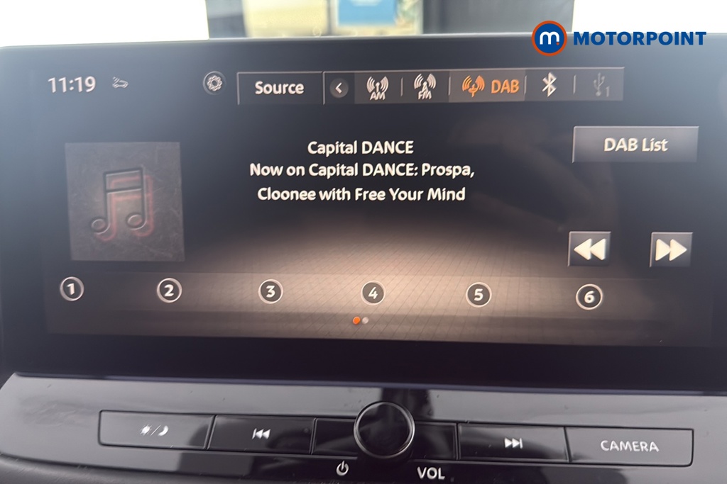 Nissan Qashqai N-Connecta Manual Petrol SUV - Stock Number (1678995) - 8th supplementary image