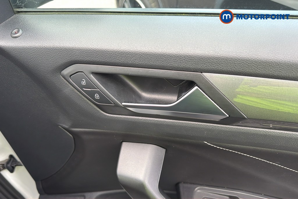 Volkswagen T-Roc Style Manual Petrol SUV - Stock Number (1679433) - 2nd supplementary image