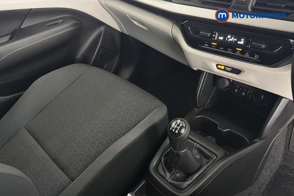 Suzuki Swift Motion Manual Petrol Hatchback - Stock Number (1680725) - 15th supplementary image