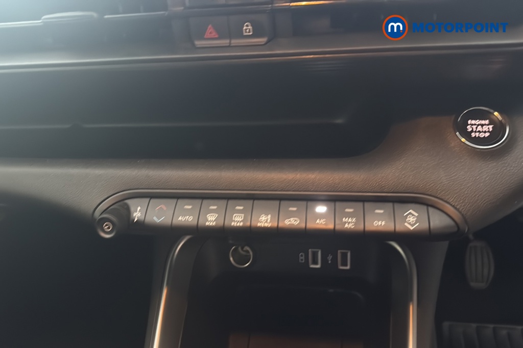 Jeep Avenger Altitude Manual Petrol SUV - Stock Number (1672043) - 12th supplementary image
