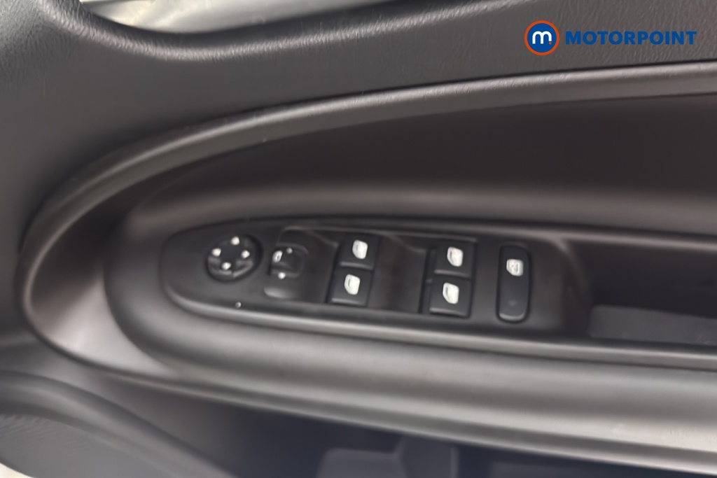 Jeep Avenger Altitude Manual Petrol SUV - Stock Number (1672043) - 19th supplementary image