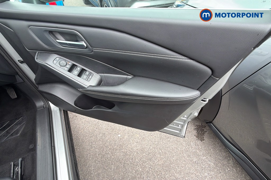 Nissan Qashqai Acenta Premium Manual Petrol SUV - Stock Number (1674506) - 1st supplementary image