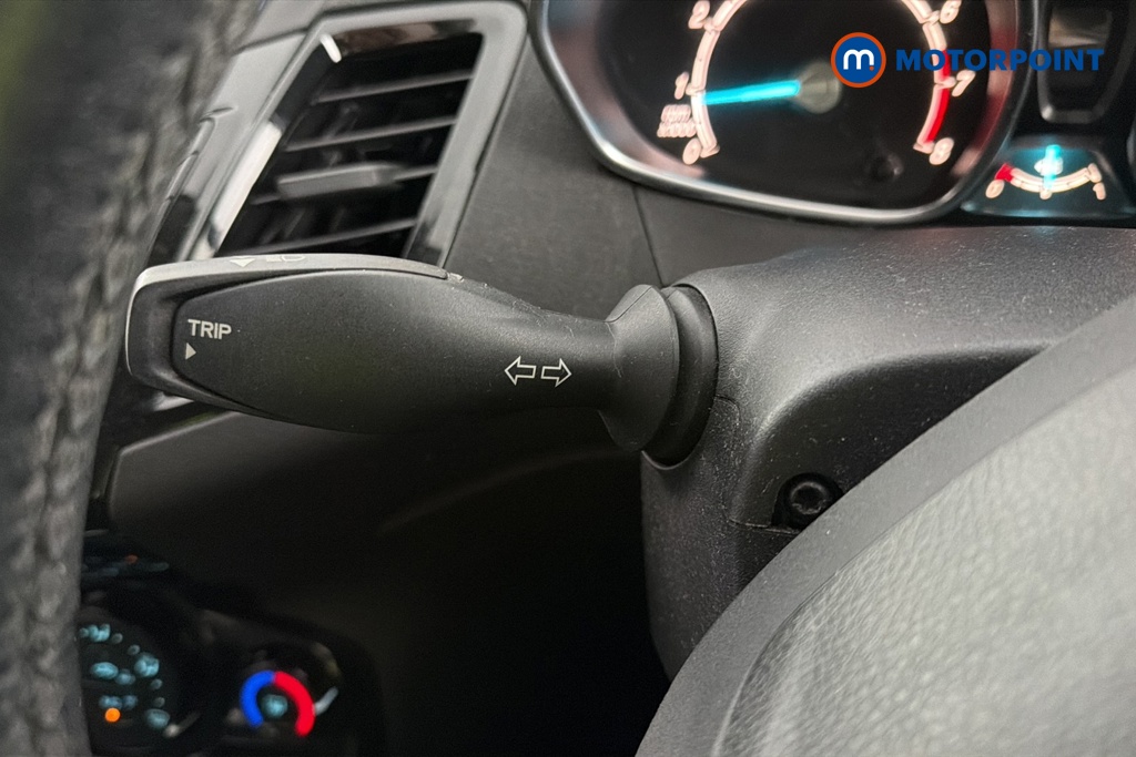 Ford Fiesta Zetec Manual Petrol Hatchback - Stock Number (1675178) - 5th supplementary image