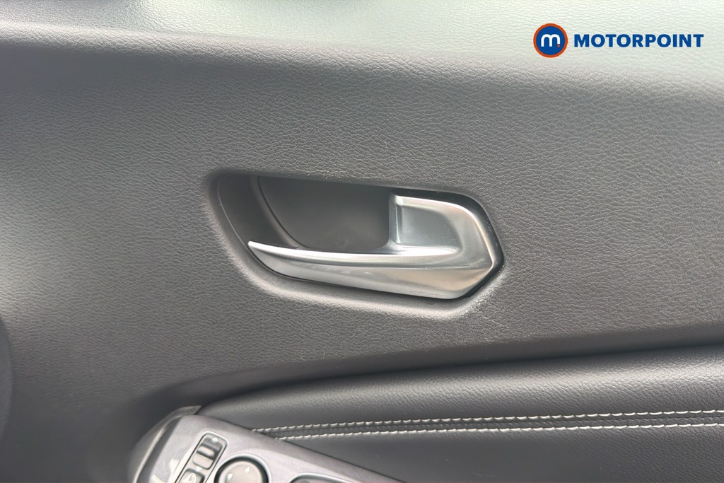 Nissan Juke N-Connecta Automatic Petrol SUV - Stock Number (1676790) - 2nd supplementary image