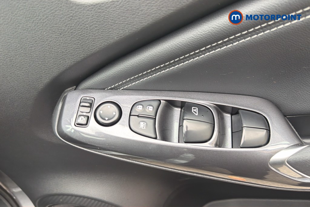 Nissan Juke N-Connecta Automatic Petrol SUV - Stock Number (1676790) - 3rd supplementary image