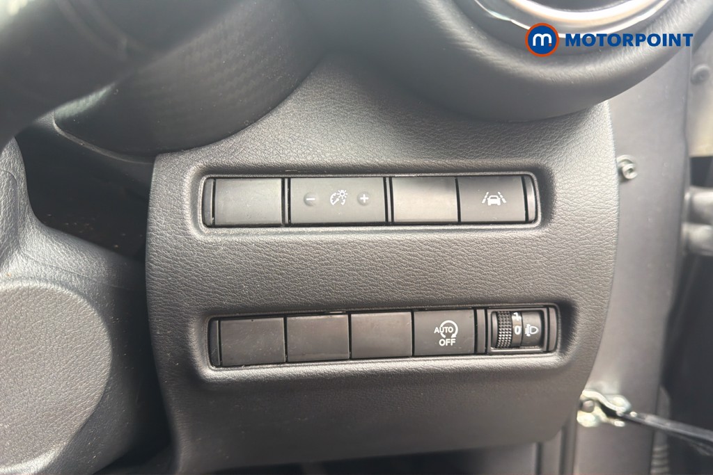 Nissan Juke N-Connecta Automatic Petrol SUV - Stock Number (1676790) - 17th supplementary image