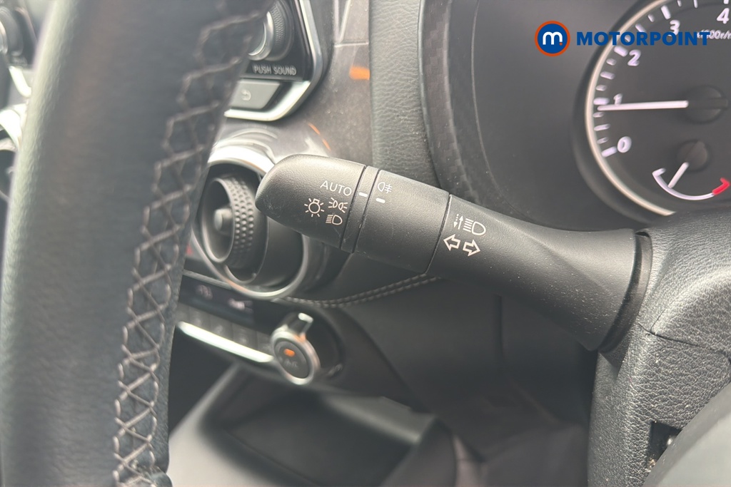 Nissan Juke N-Connecta Manual Petrol SUV - Stock Number (1677208) - 5th supplementary image