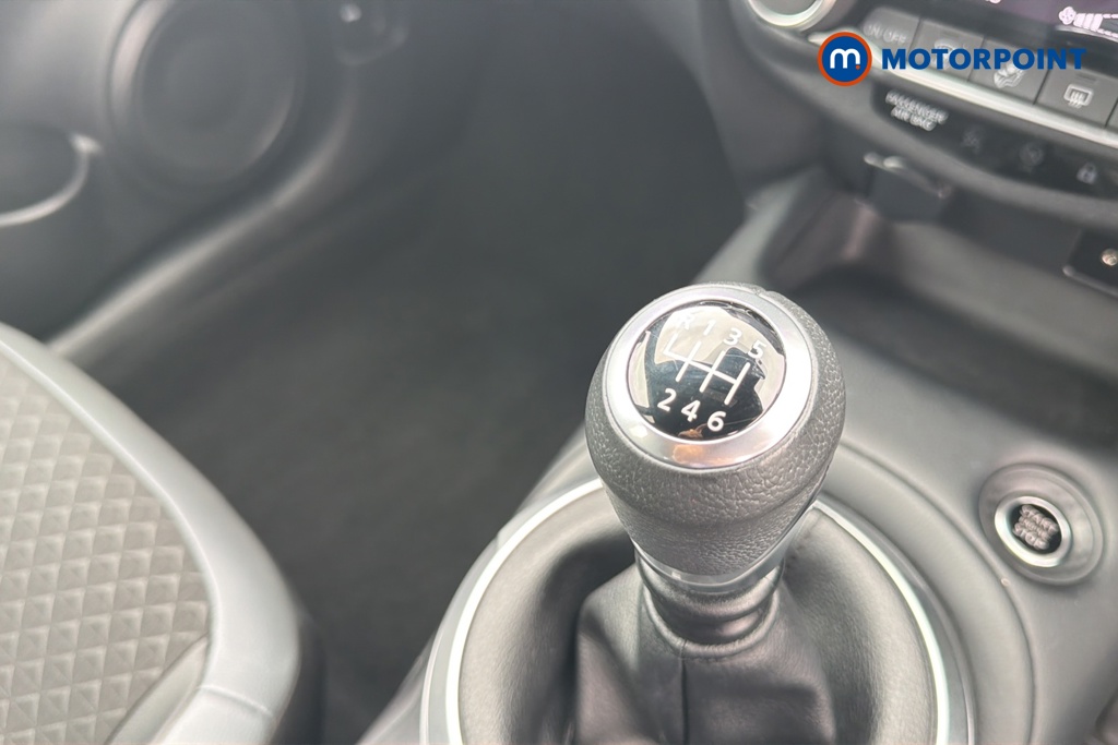 Nissan Juke N-Connecta Manual Petrol SUV - Stock Number (1677208) - 15th supplementary image