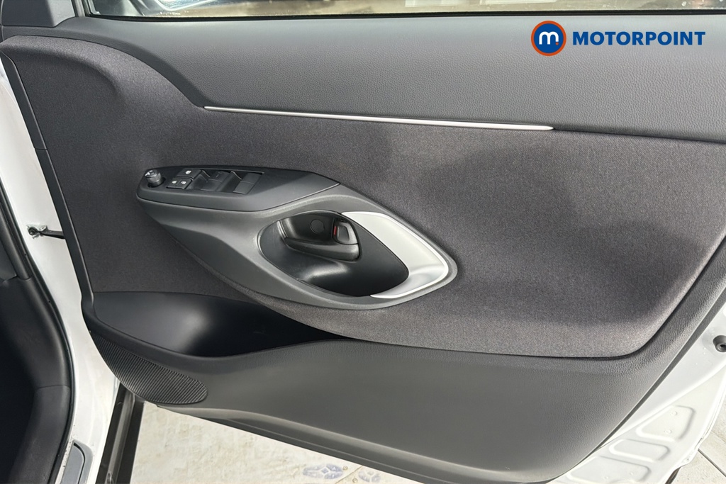 Toyota Yaris Cross Icon Automatic Petrol-Electric Hybrid Estate - Stock Number (1677584) - 18th supplementary image