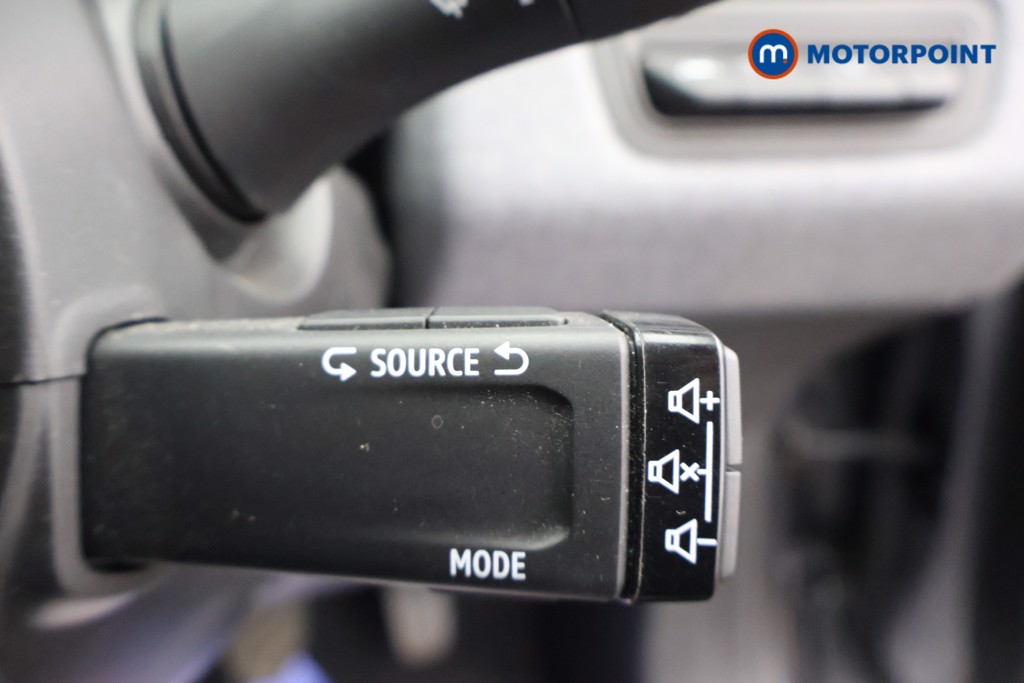 Renault Clio Evolution Manual Petrol Hatchback - Stock Number (1677787) - 7th supplementary image