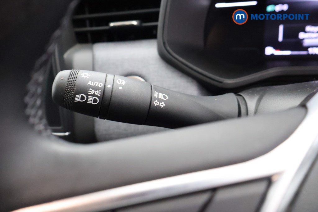 Renault Clio Evolution Manual Petrol Hatchback - Stock Number (1677815) - 5th supplementary image