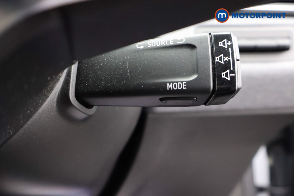 Renault Clio Evolution Manual Petrol Hatchback - Stock Number (1677815) - 7th supplementary image