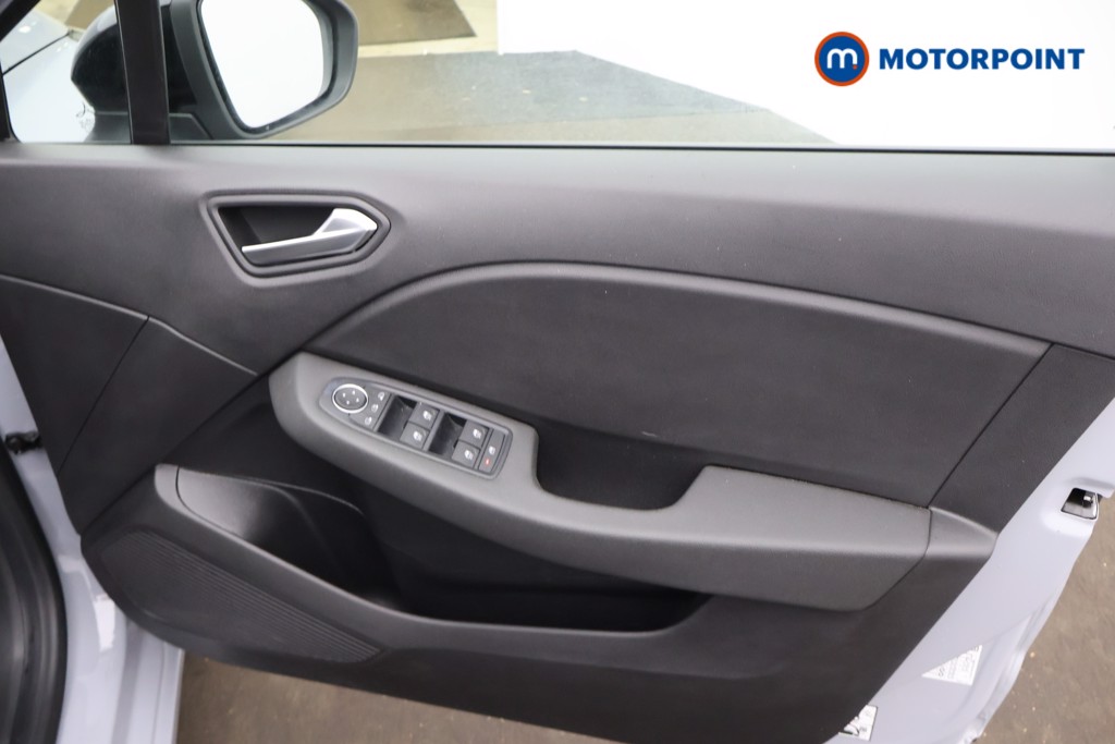 Renault Clio Evolution Manual Petrol Hatchback - Stock Number (1677815) - 13th supplementary image