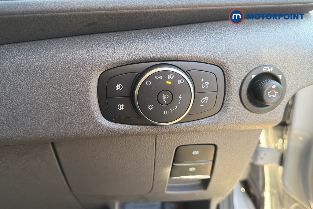 Ford Transit Limited Automatic Diesel Medium Roof Van - Stock Number (1678739) - 11th supplementary image