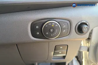 Ford Transit Limited Automatic Diesel Medium Roof Van - Stock Number (1678739) - 11th supplementary image