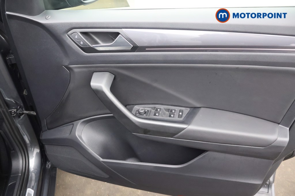 Volkswagen T-Roc R-Line Automatic Petrol SUV - Stock Number (1678796) - 13th supplementary image