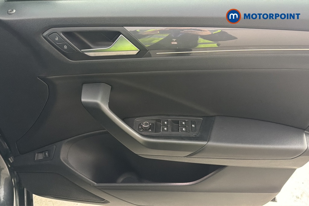 Volkswagen T-Roc R-Line Automatic Petrol SUV - Stock Number (1679701) - 18th supplementary image