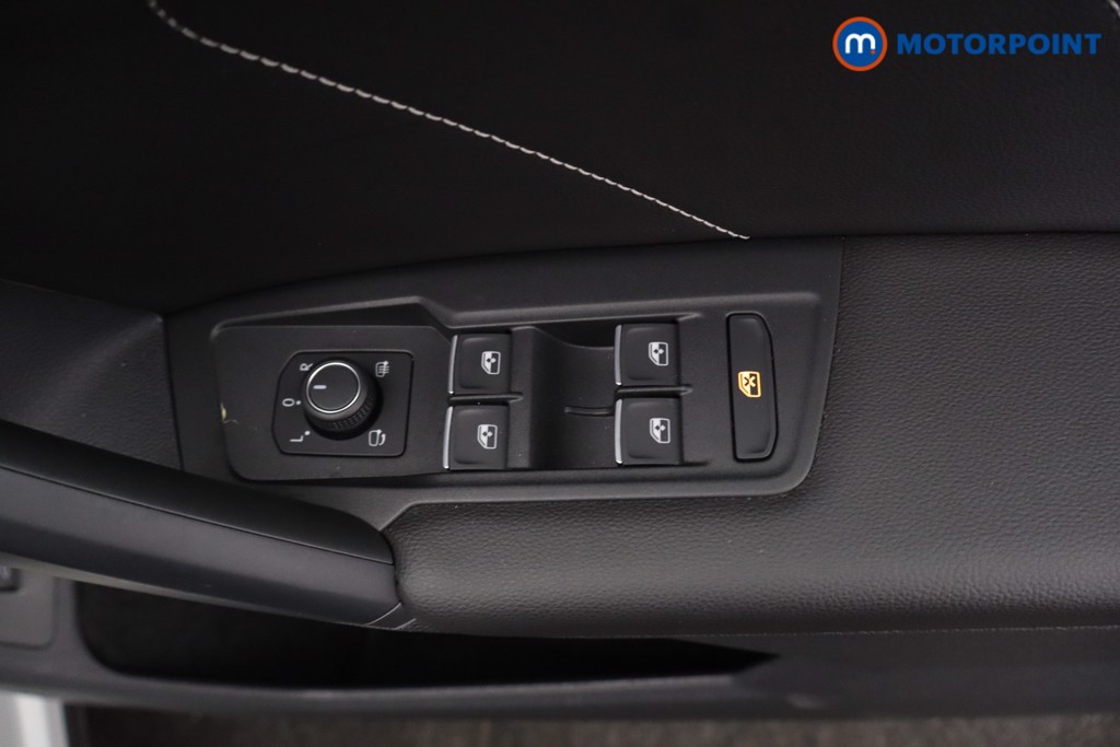 Volkswagen Tiguan R-Line Edition Automatic Petrol SUV - Stock Number (1680034) - 23rd supplementary image