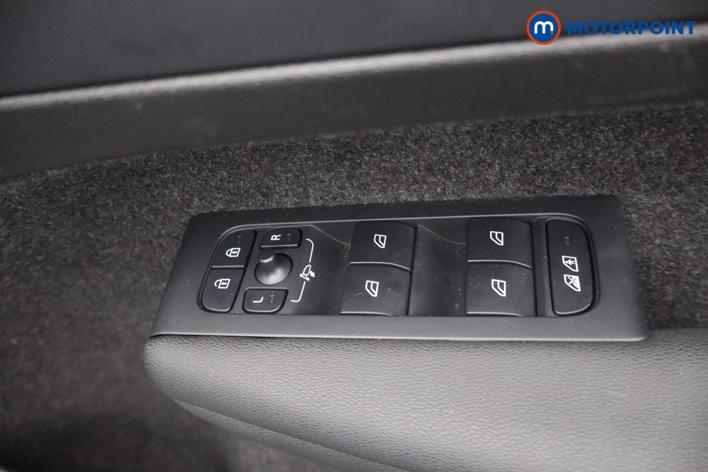 Volvo Xc40 Core Automatic Petrol SUV - Stock Number (1680446) - 11th supplementary image