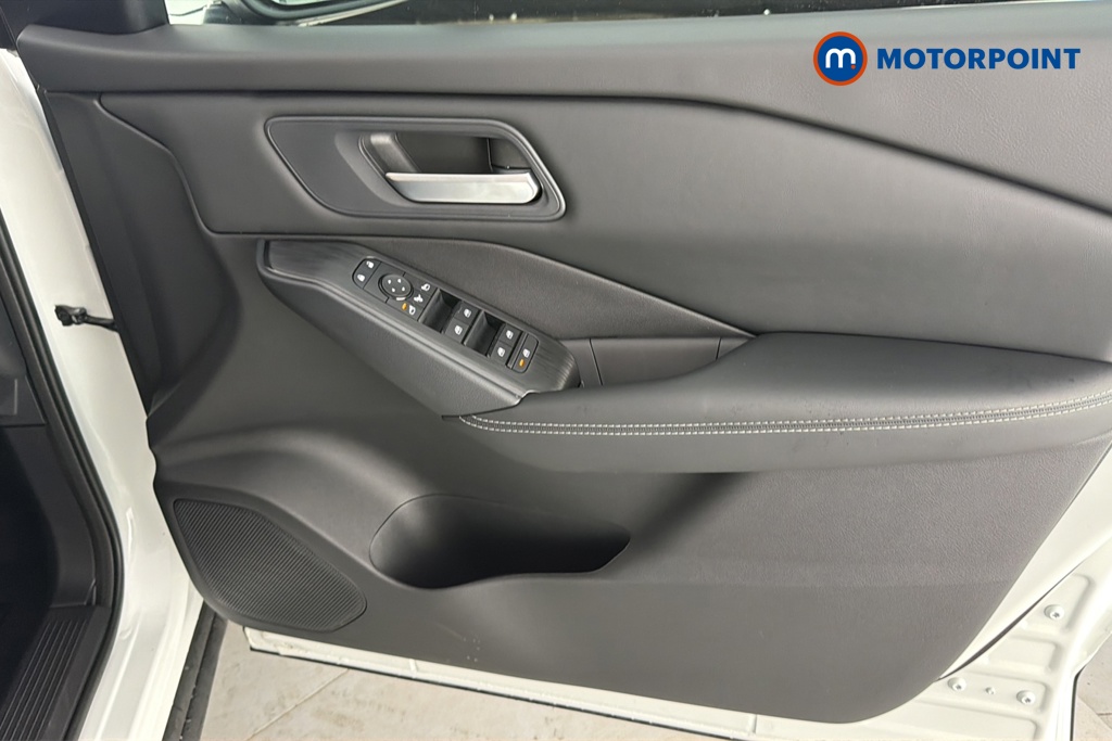 Nissan Qashqai N-Connecta Manual Petrol SUV - Stock Number (1681184) - 18th supplementary image