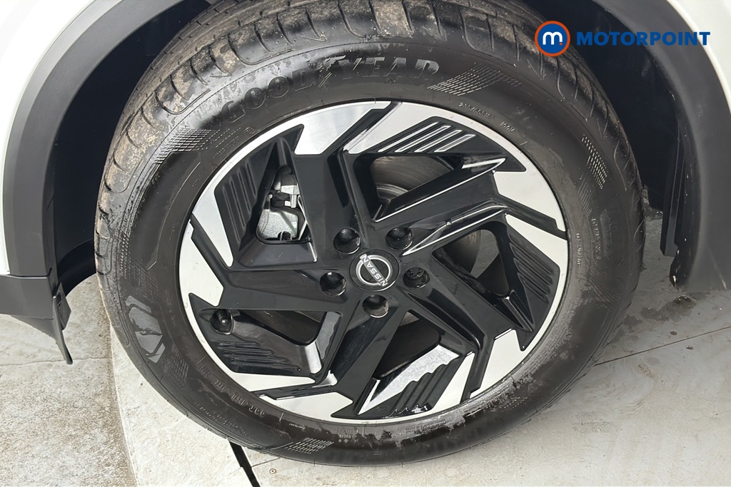 Nissan Qashqai N-Connecta Manual Petrol SUV - Stock Number (1681184) - 44th supplementary image