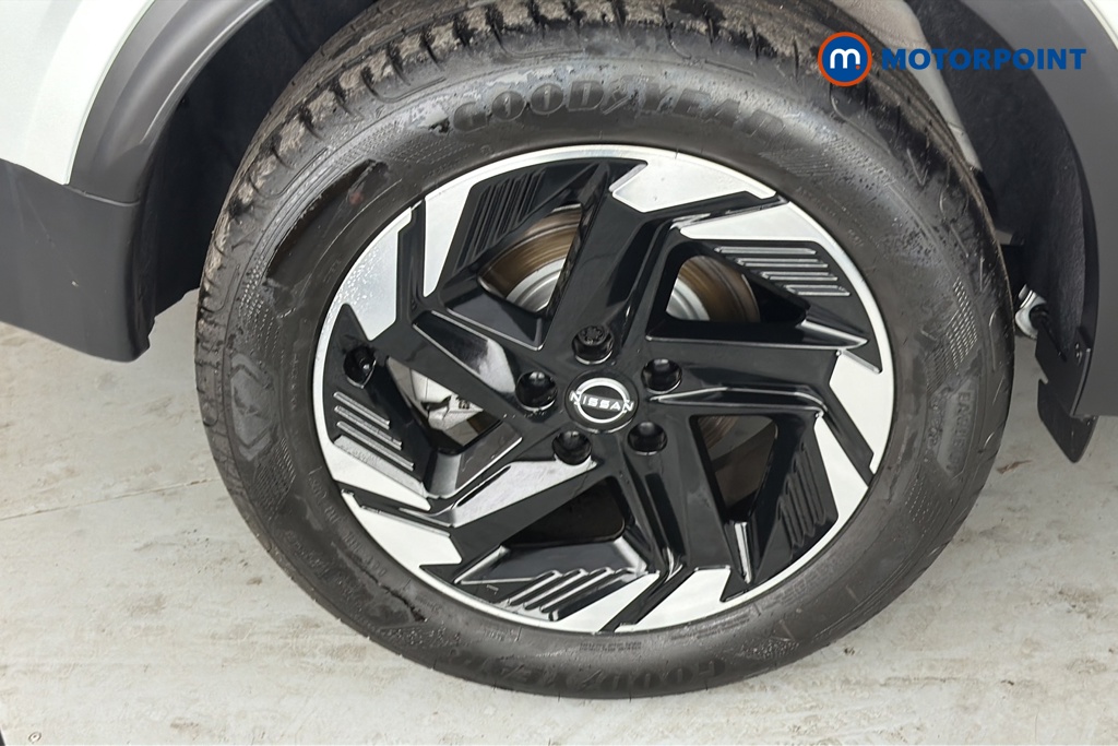 Nissan Qashqai N-Connecta Manual Petrol SUV - Stock Number (1681184) - 46th supplementary image